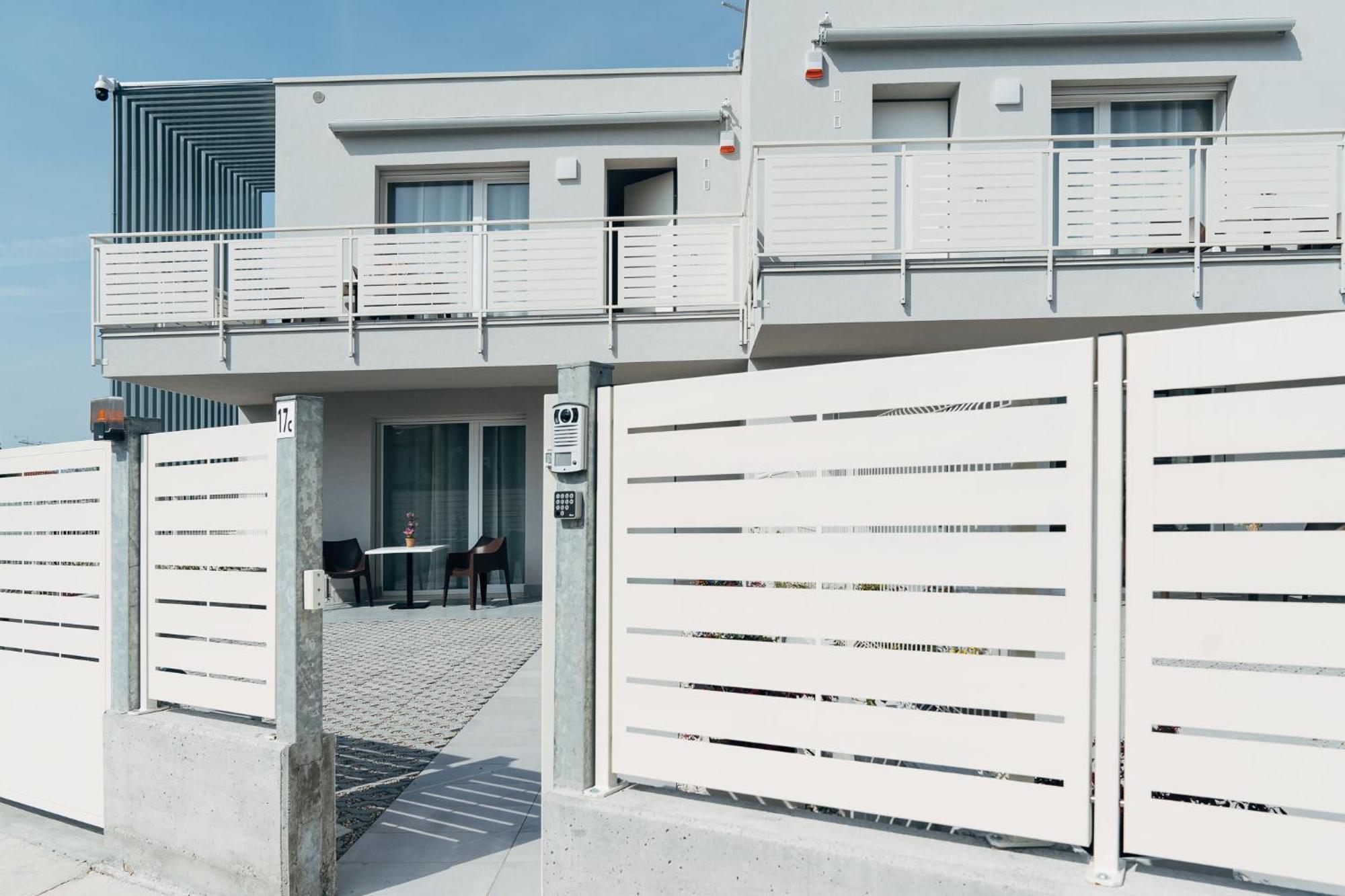 The Prince - Luxury Apartments With Pool Peschiera del Garda Zewnętrze zdjęcie
