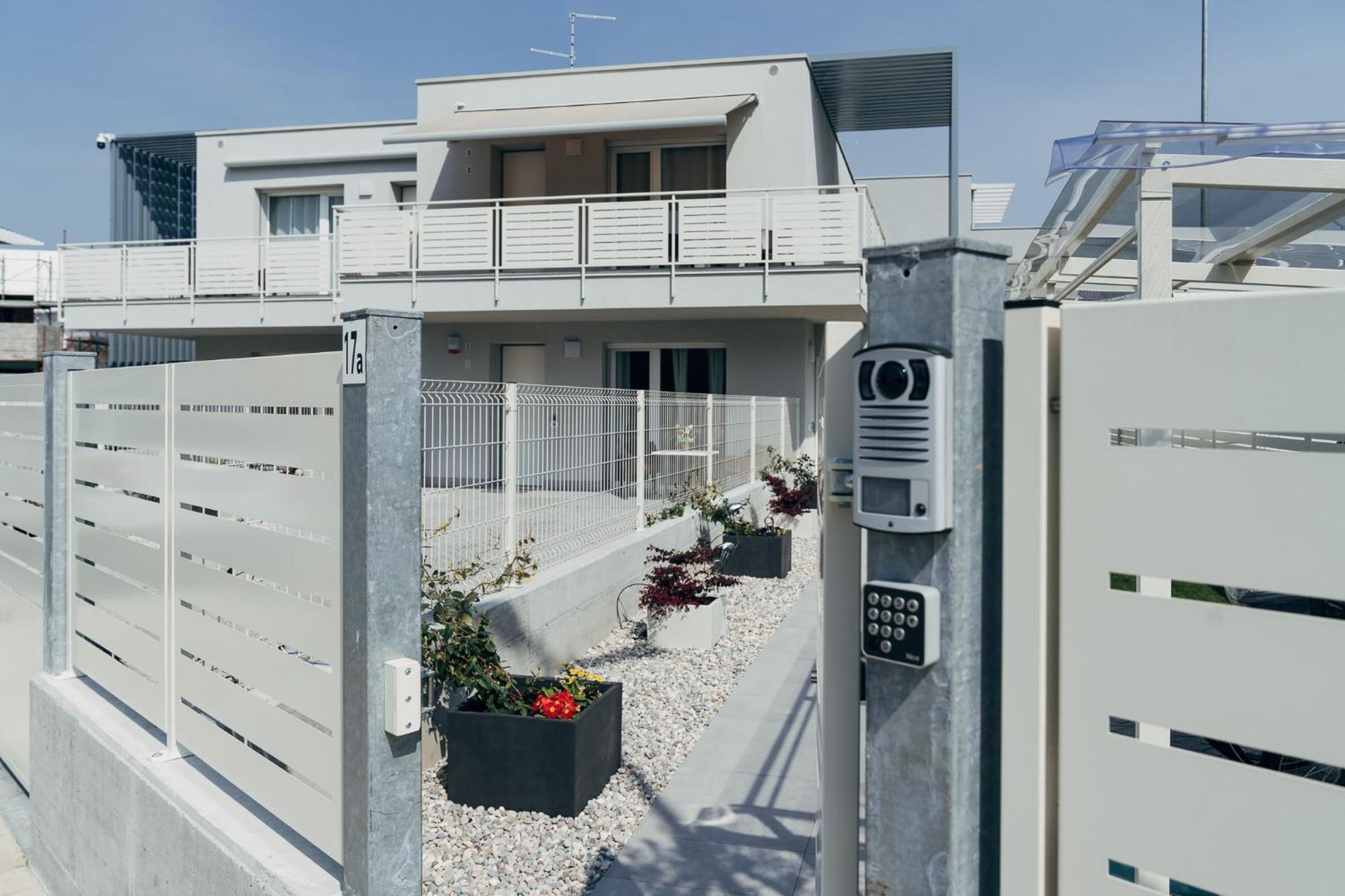 The Prince - Luxury Apartments With Pool Peschiera del Garda Zewnętrze zdjęcie